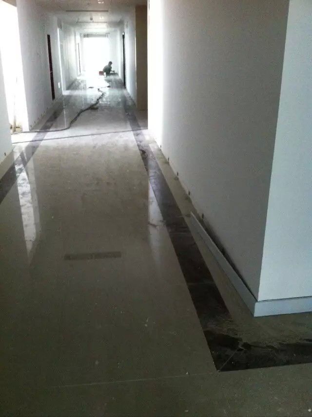 杭州大廈工程踢腳線(xiàn)施工結(jié)束